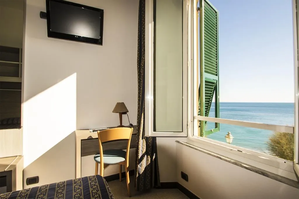 Hotel Baia Monterosso al Mare 3*,